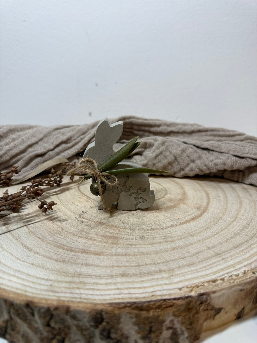 Beton-Häschen „Olea“