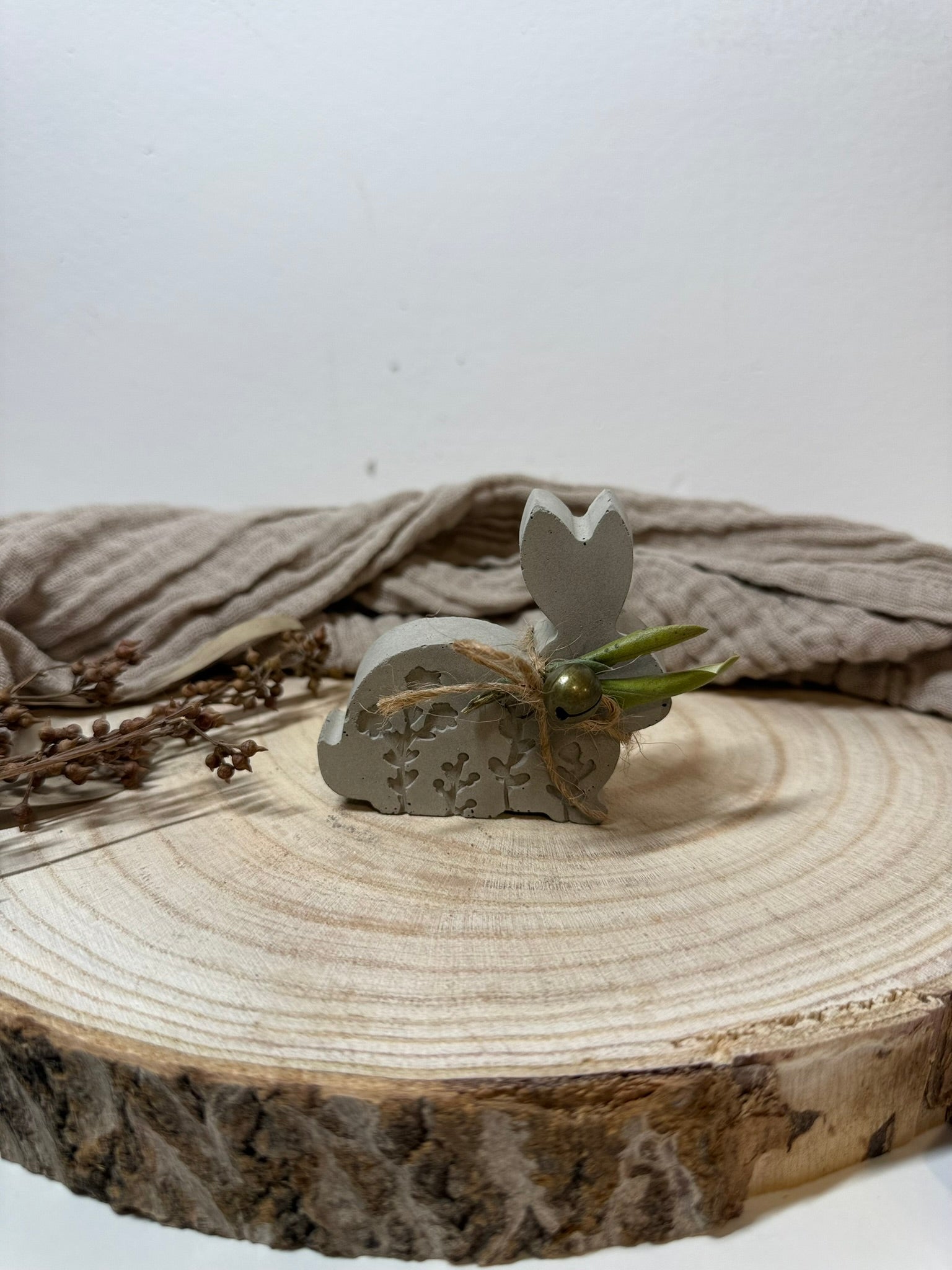 Beton-Häschen „Olea“