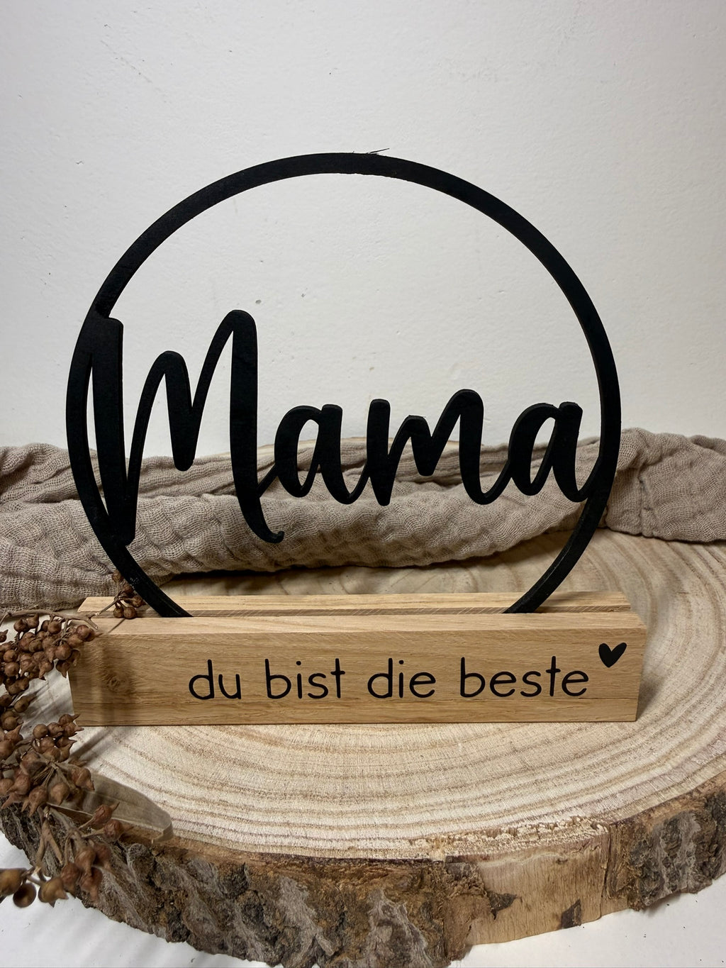 Deko-Schriftzug im Ring mit Eichenfuß
