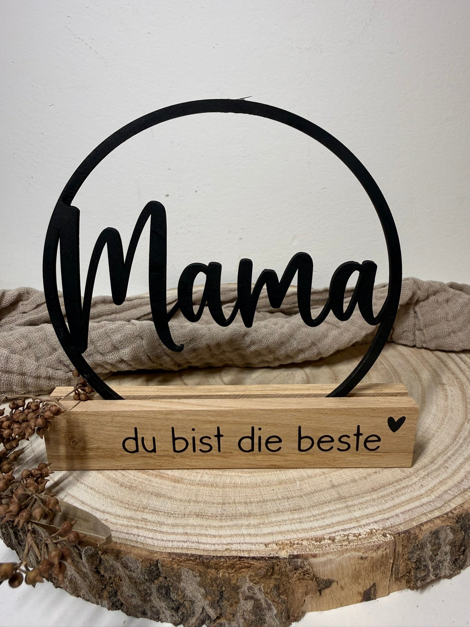 Deko-Schriftzug im Ring mit Eichenfuß